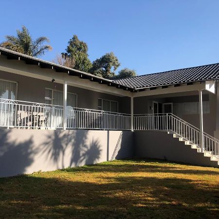 6 On Acacia Bed & Breakfast Johannesburg Bagian luar foto