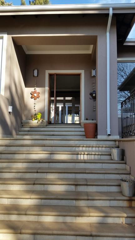 6 On Acacia Bed & Breakfast Johannesburg Bagian luar foto