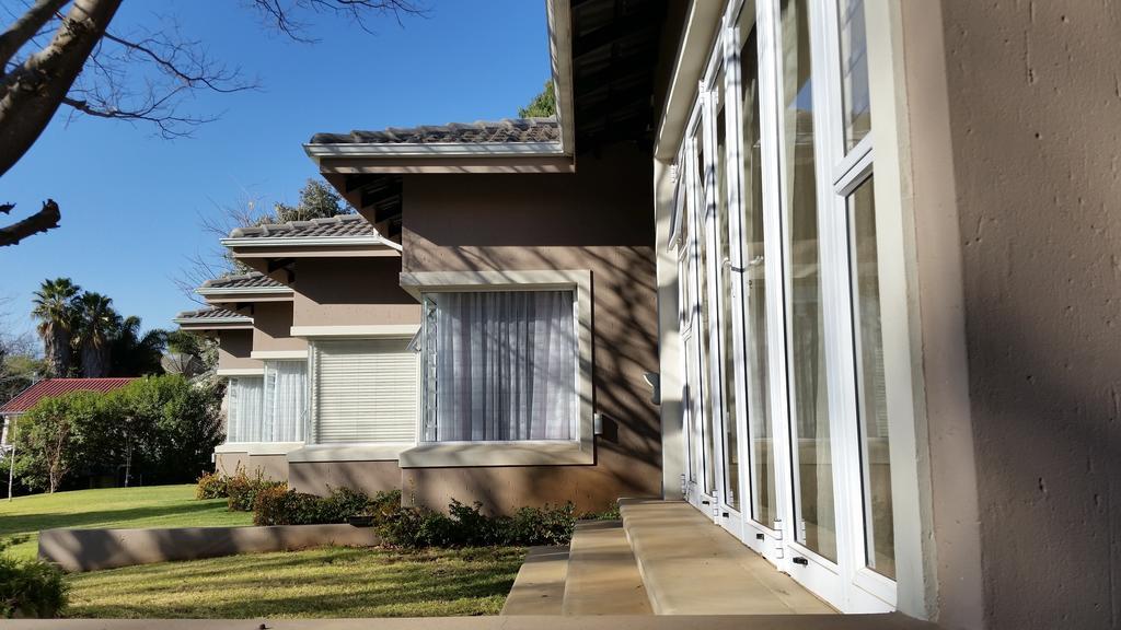 6 On Acacia Bed & Breakfast Johannesburg Bagian luar foto