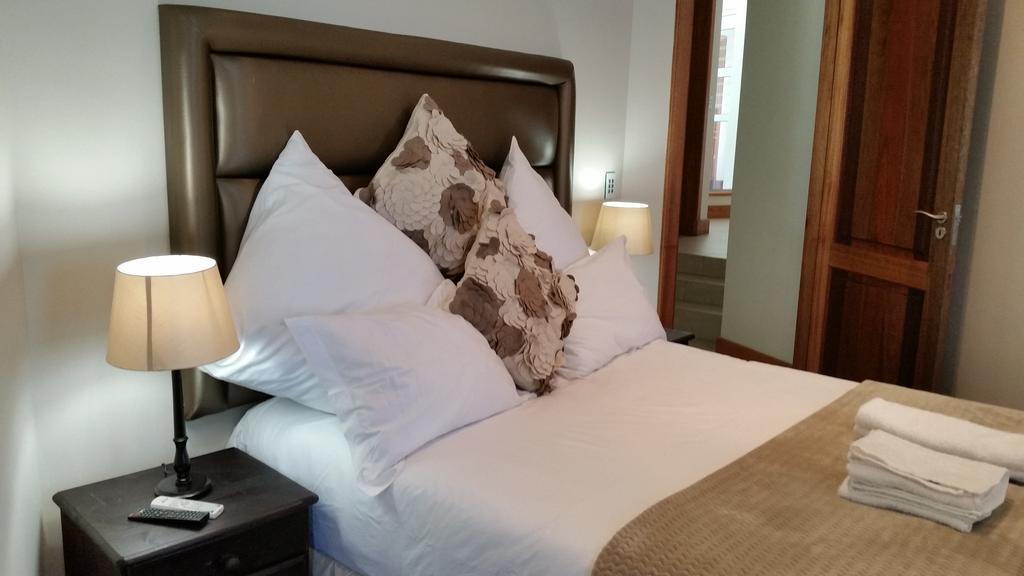 6 On Acacia Bed & Breakfast Johannesburg Bagian luar foto