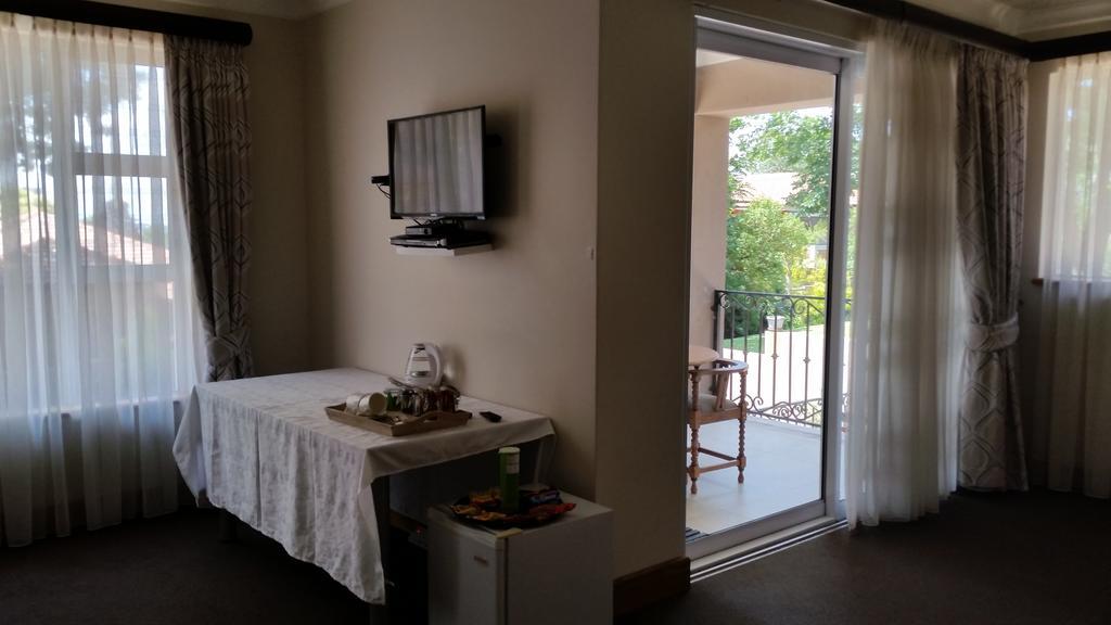 6 On Acacia Bed & Breakfast Johannesburg Bagian luar foto