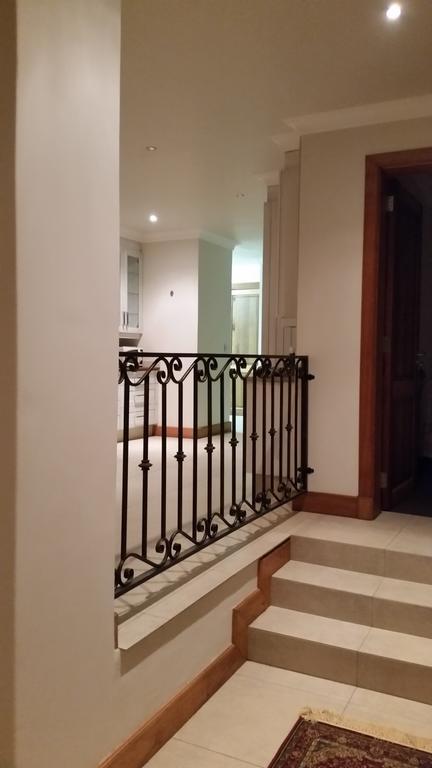 6 On Acacia Bed & Breakfast Johannesburg Bagian luar foto
