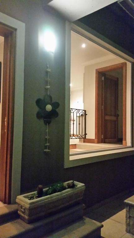 6 On Acacia Bed & Breakfast Johannesburg Bagian luar foto