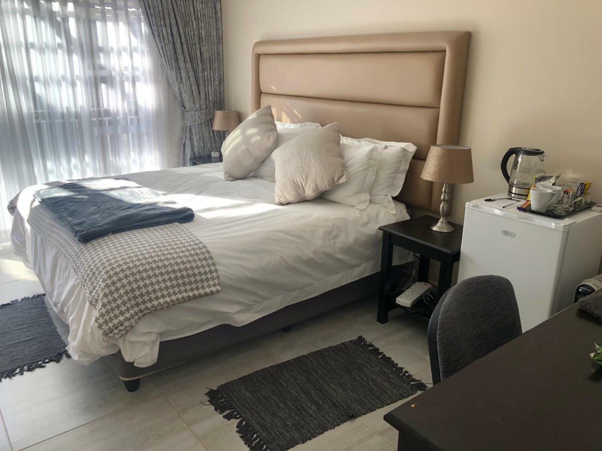 6 On Acacia Bed & Breakfast Johannesburg Bagian luar foto