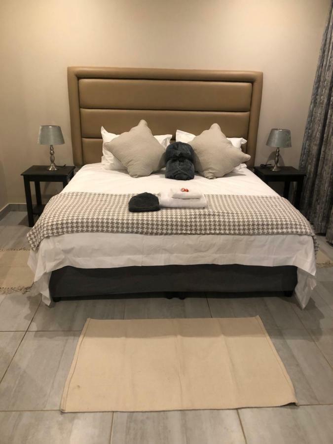 6 On Acacia Bed & Breakfast Johannesburg Bagian luar foto