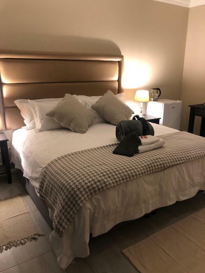 6 On Acacia Bed & Breakfast Johannesburg Bagian luar foto