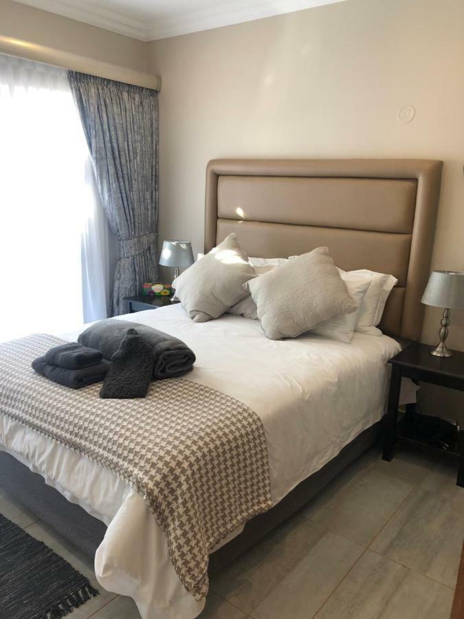 6 On Acacia Bed & Breakfast Johannesburg Bagian luar foto