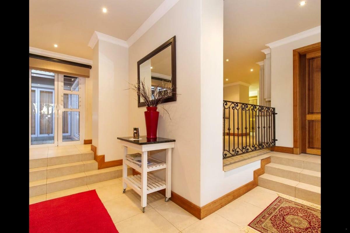 6 On Acacia Bed & Breakfast Johannesburg Bagian luar foto