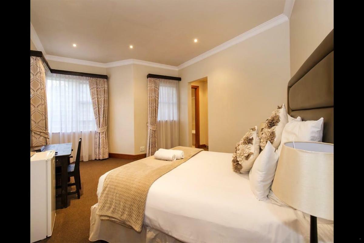 6 On Acacia Bed & Breakfast Johannesburg Bagian luar foto