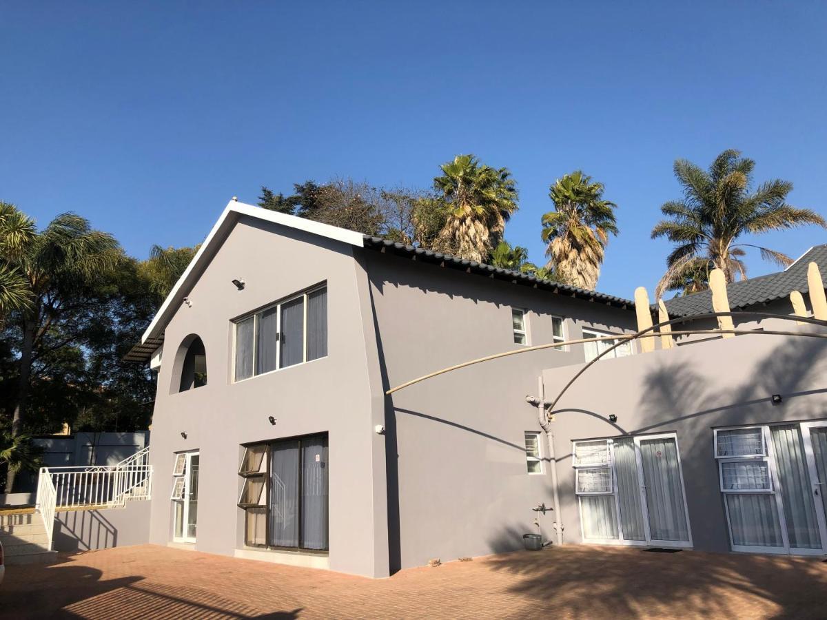 6 On Acacia Bed & Breakfast Johannesburg Bagian luar foto